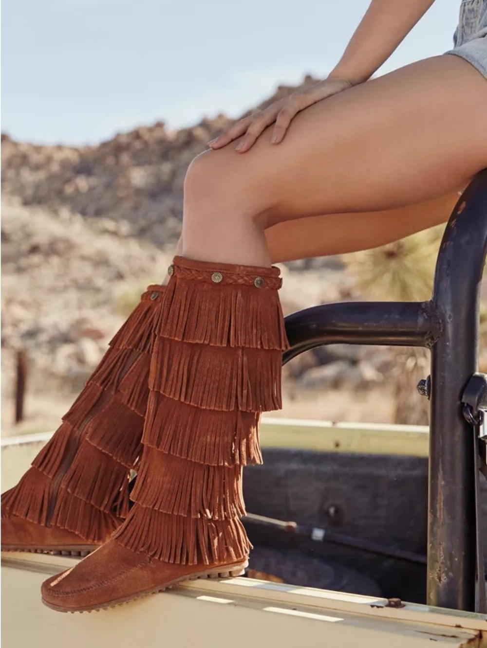 Minnetonka Suede 5-Layer Fringe Boot